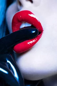 Ищу 1-2 девушки,   работа есть всегда,  отличные условия